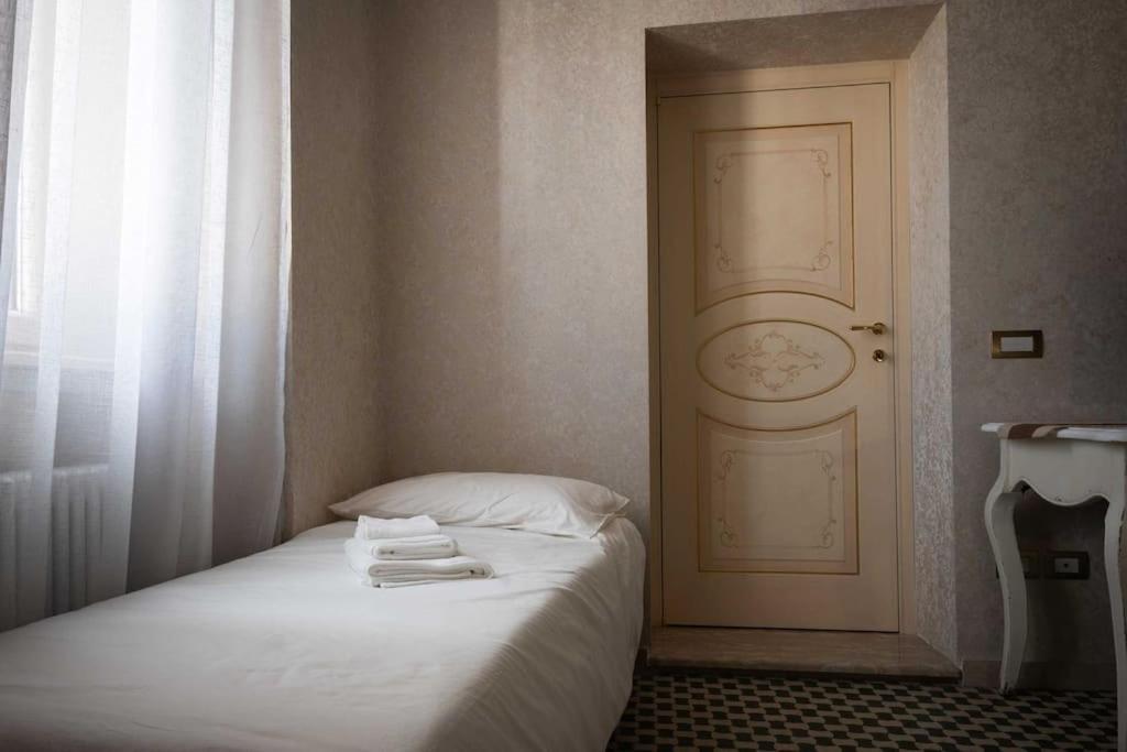Merulana Penthouse: 5 Minutes Walk From Colosseum * Rom